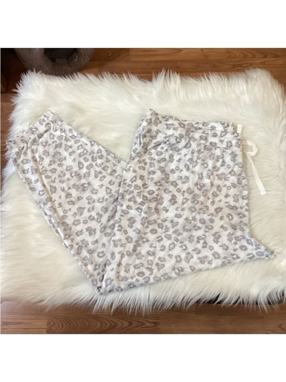 Sonoma Goods For Life Pajama bottoms Woman’s 2X white & gray animal print